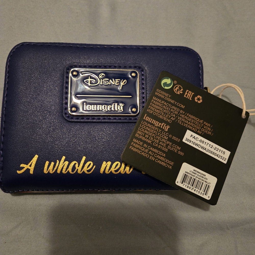 Disney 30th Anniveray Aladdin Loungefly Wallet - Picture 2 of 5